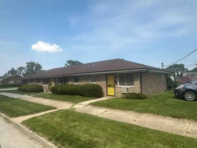 Multi-family house For Sale in 447, 154th Place, Calumet City, Illinois