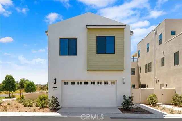 Single-family house For Sale in Irvine, California