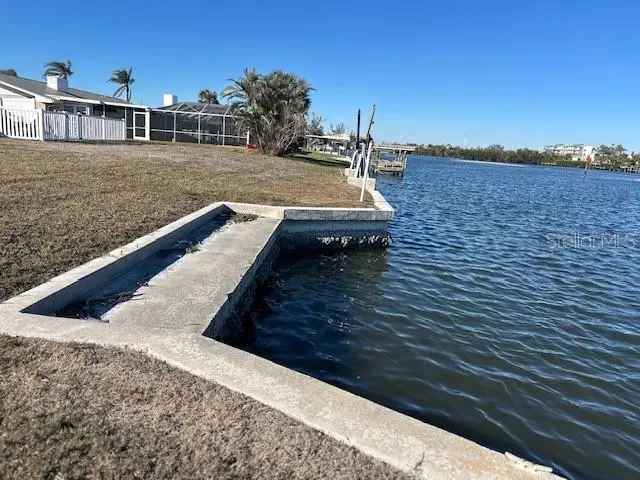 Single-family house For Sale in 1467, Deer Creek Drive, Englewood, Florida