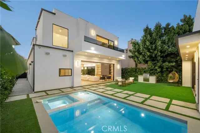 Single-family house For Sale in 4952, Haskell Avenue, Los Angeles, California