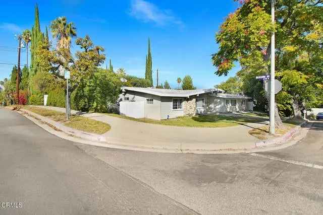 Single-family house For Sale in 23623, Ladrillo Street, Los Angeles, California