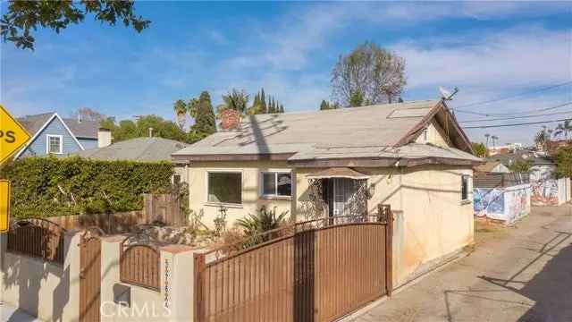 Single-family house For Sale in Los Angeles, California