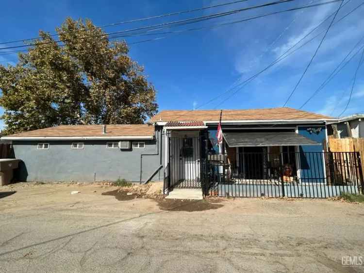 Multi-family house For Sale in 127, Bernard Street, Bakersfield, California