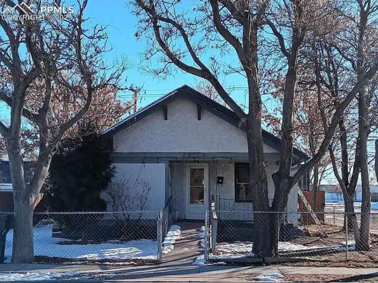 Single-family house For Sale in 2630, Spruce Street, Pueblo, Colorado