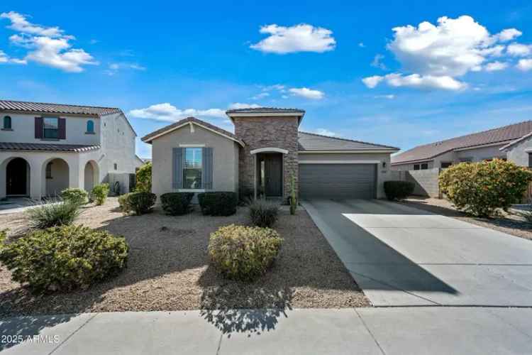 Single-family house For Sale in 23835, West Gibson Lane, Buckeye, Arizona