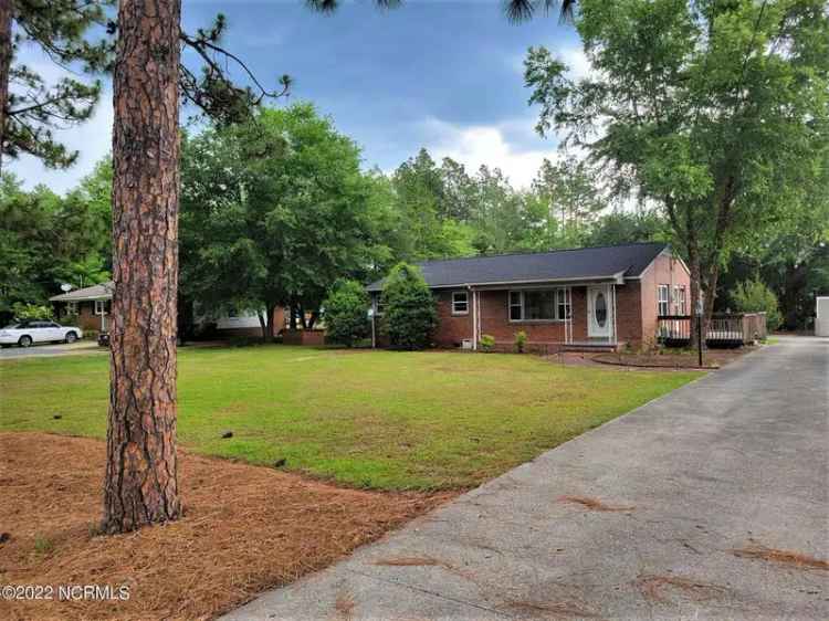 Single-family house For Rent in 1302, North Poplar Street, Aberdeen, North Carolina