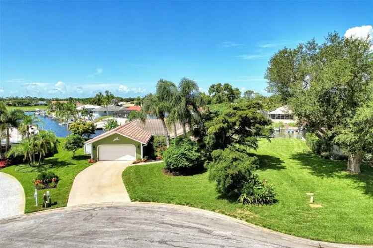 Single-family house For Sale in 42, Waterford Drive, Englewood, Florida