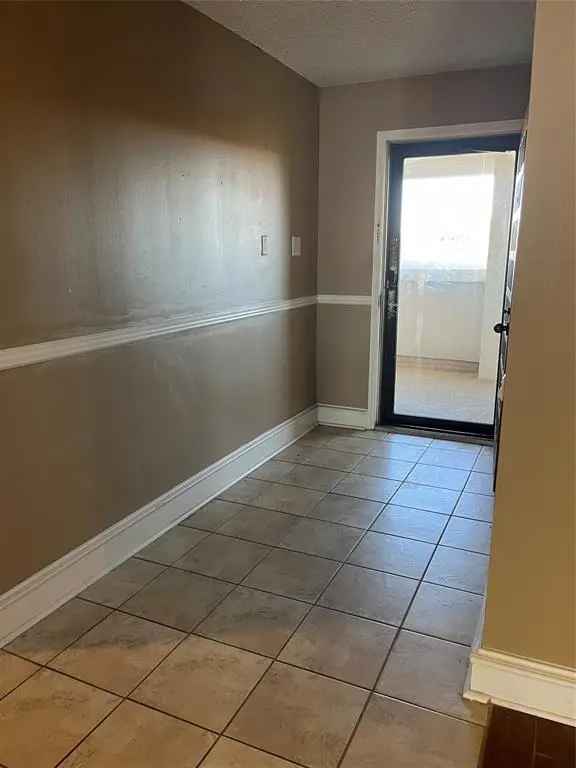 Condo For Sale in Arlington, Texas