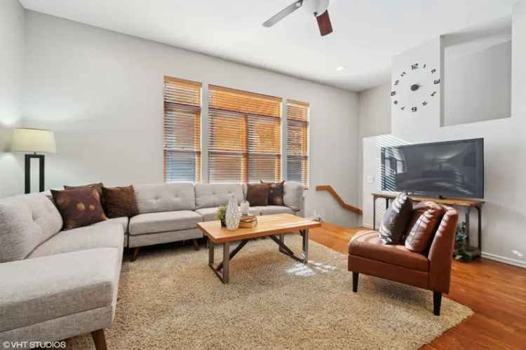 Condo For Sale in 2316, West Bloomingdale Avenue, Chicago, Illinois