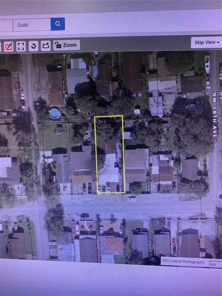 Single-family house For Sale in 2831, Northwest 94th Street, Hialeah, Florida