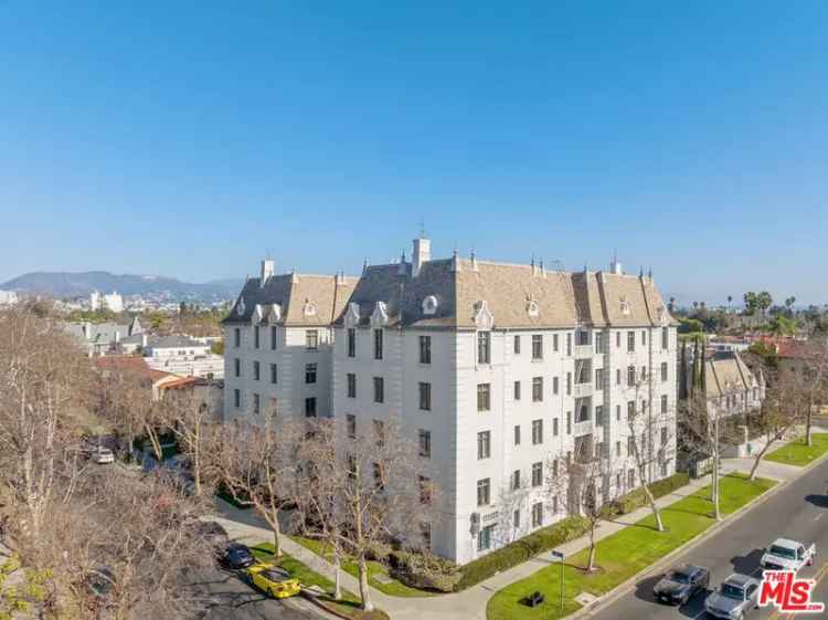 Condo For Sale in 308, North Sycamore Avenue, Los Angeles, California