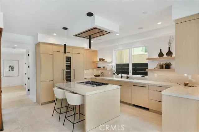 Luxury 3-Bed 5-Bath Home in Corona del Mar