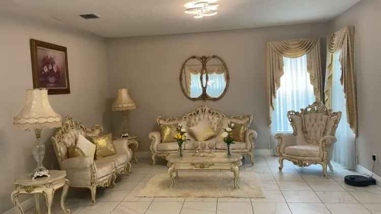 Single-family house For Sale in Port Saint Lucie, Florida