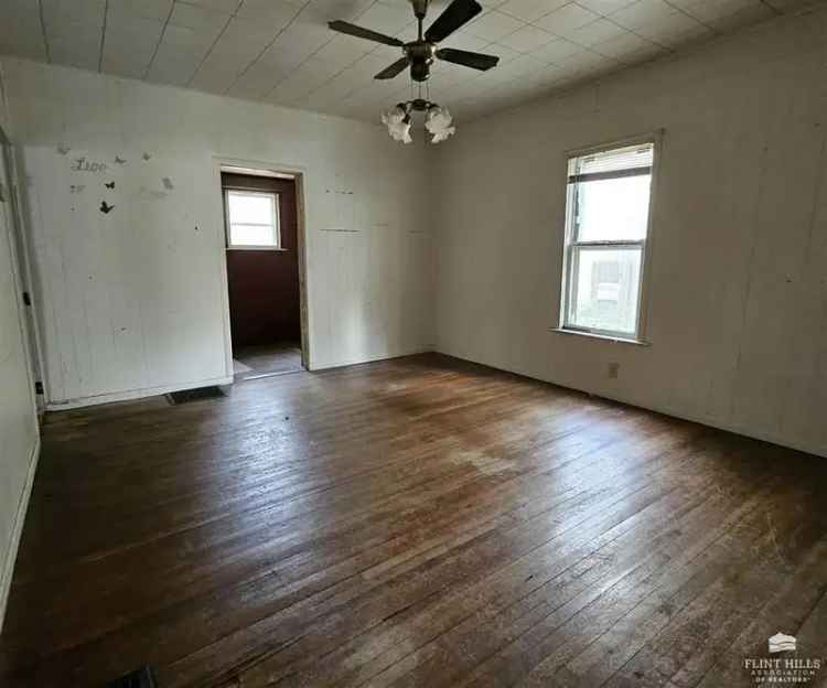 Single-family house For Sale in 104, Northwest 10th Street, Abilene, Kansas