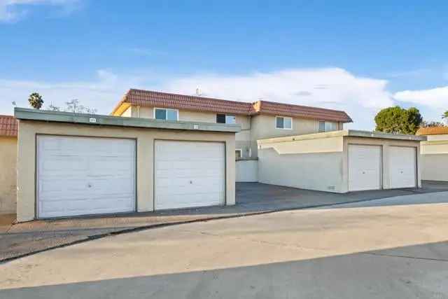 Condo For Sale in 570, Beverly Place, San Marcos, California