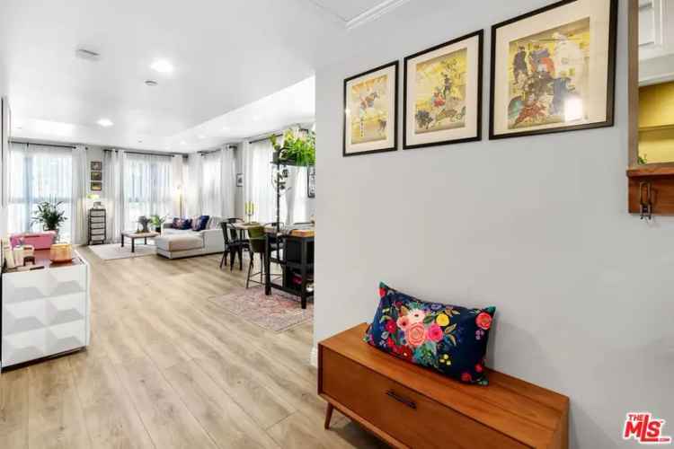 Condo For Sale in 2345, South Bentley Avenue, Los Angeles, California