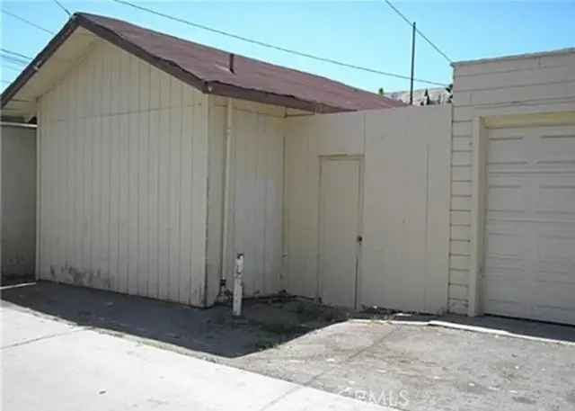 Multi-family house For Sale in 1715, East 7th Street, Long Beach, California