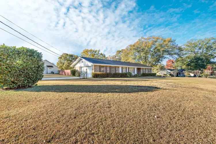 Single-family house For Sale in Dothan, Alabama