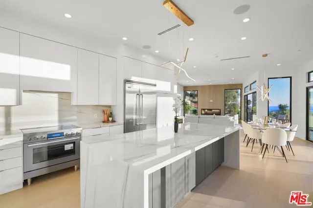 Single-family house For Sale in 2901, Seabreeze Drive, Unincorporated Santa Monica Mountains, California