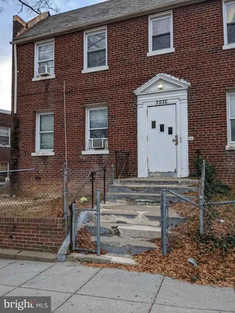 Multi-family house For Sale in 5938, 13th Place Northwest, Washington, District of Columbia