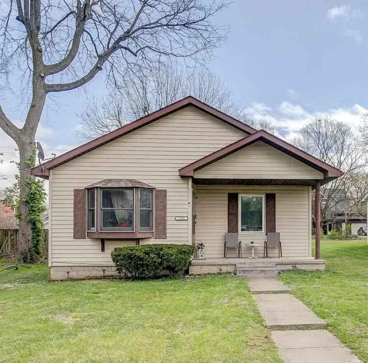 Single-family house For Sale in 1326, Orchard Street, Belleville, Illinois