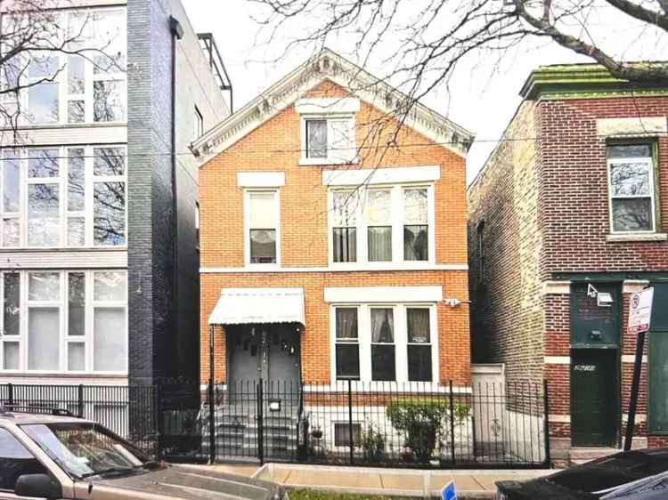 Multi-family house For Sale in 2604, West Thomas Street, Chicago, Illinois