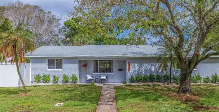 Single-family house For Sale in 2135, Montana Avenue Northeast, Saint Petersburg, Florida