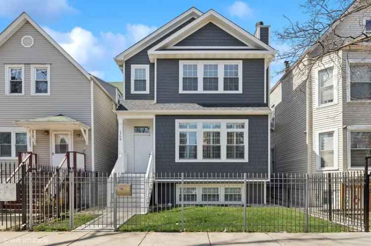 Single-family house For Sale in 1708, North Harding Avenue, Chicago, Illinois