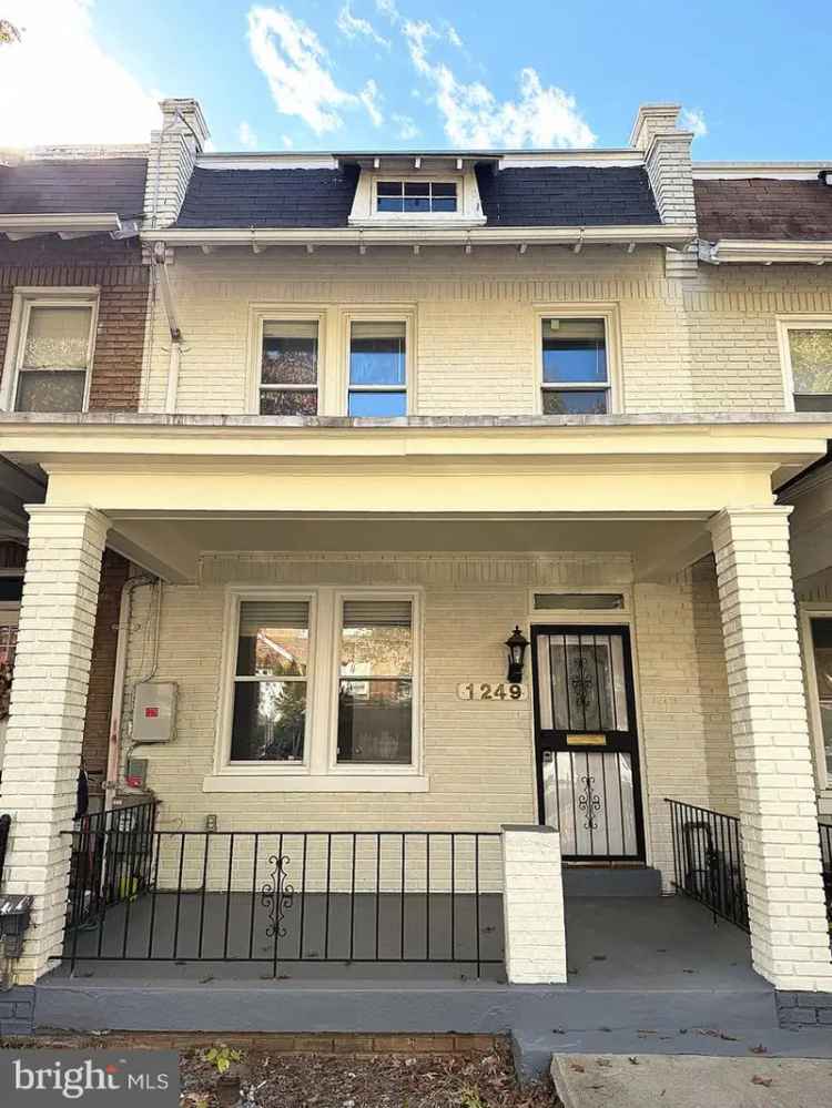 House For Sale in 1249, Owen Place Northeast, Washington, District of Columbia