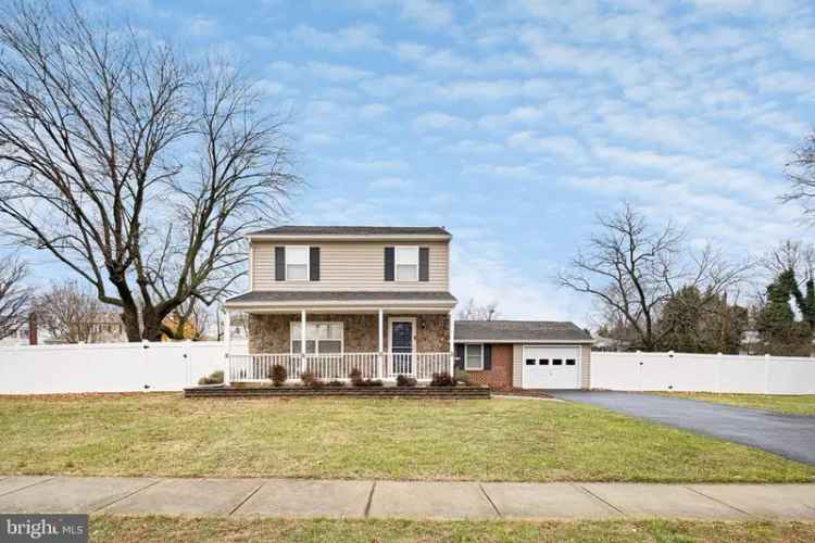 Single-family house For Sale in Wilmington Manor, Delaware