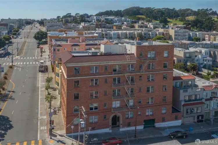 Multi-family house For Sale in 495, 32nd Avenue, San Francisco, California