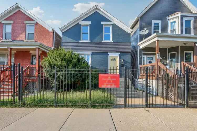 Single-family house For Sale in 5048, West Superior Street, Chicago, Illinois