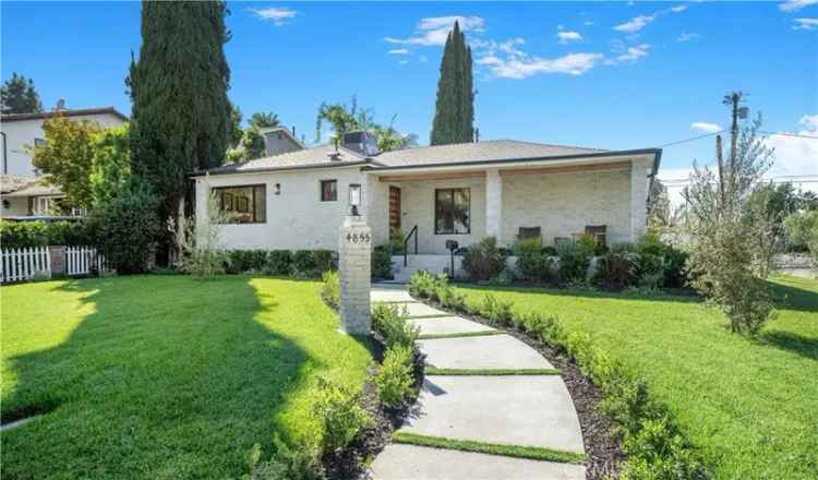 Single-family house For Sale in 4855, Ledge Avenue, Los Angeles, California