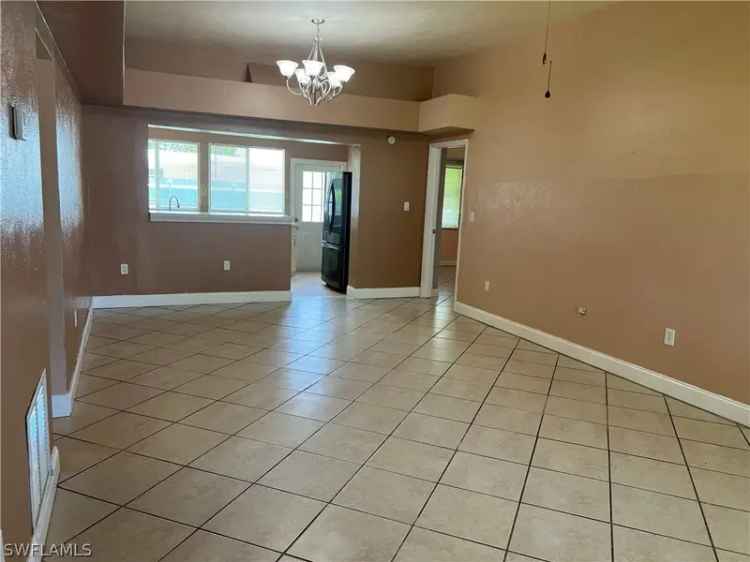 Single-family house For Sale in Villas, Florida