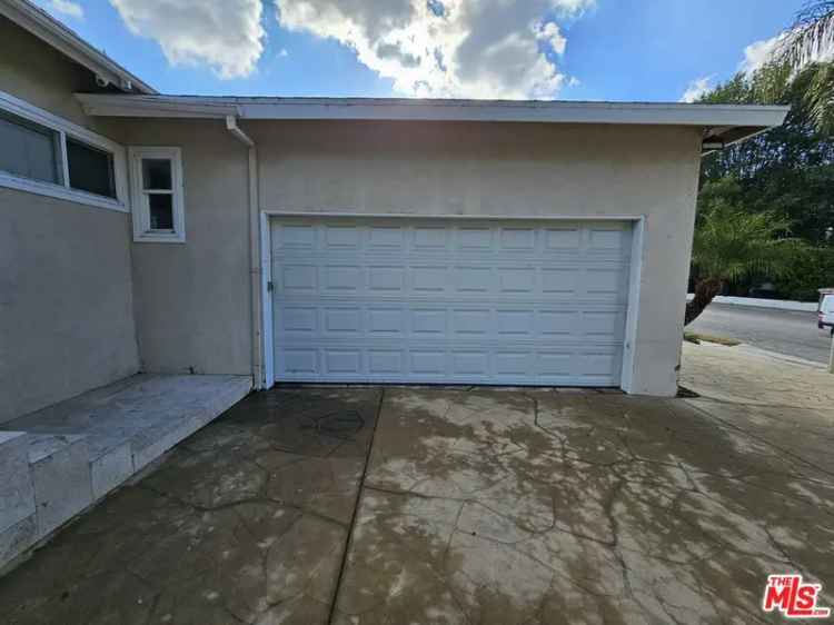 Single-family house For Sale in Los Angeles, California