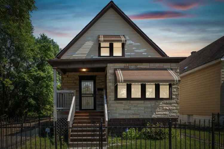 Single-family house For Sale in 10557, South Perry Avenue, Chicago, Illinois