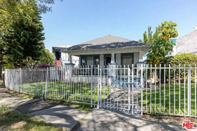 Single-family house For Sale in 635, Venice Boulevard, Los Angeles, California