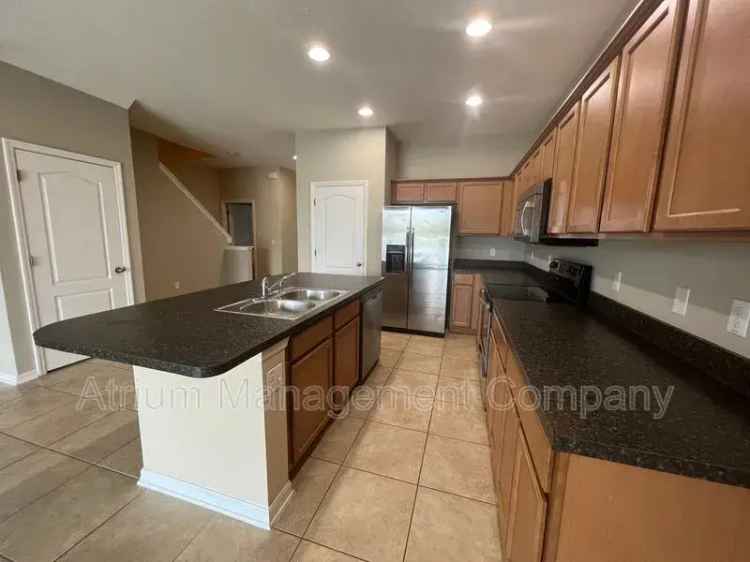 Townhouse for Rent 3 Beds 2.5 Baths Lake View Community Pool