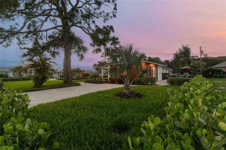 Single-family house For Sale in 301, Aurora Street East, Venice, Florida