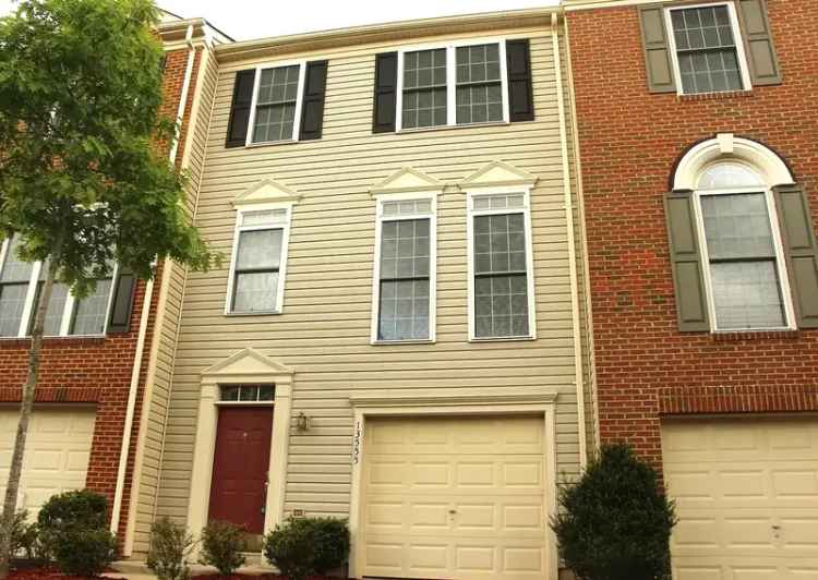 Spacious Townhouse for Rent in Faircrest