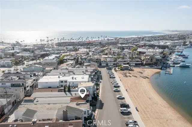 Single-family house For Sale in 1809,1809 1/2, West Bay Avenue, Newport Beach, California