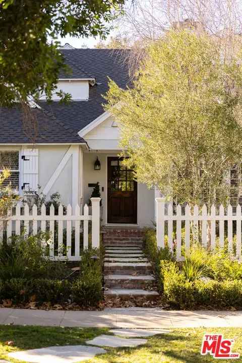 Single-family house For Sale in 4129, Laurelgrove Avenue, Los Angeles, California