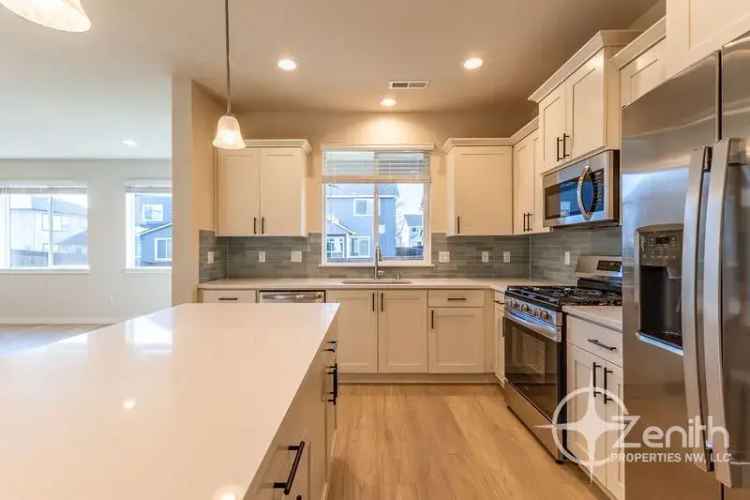 Brand New 4 Bed 25 Bath Ridgefield Home - Pets Allowed