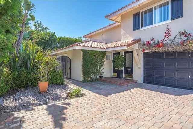 Multi-family house For Sale in 302, Portland Circle, Huntington Beach, California