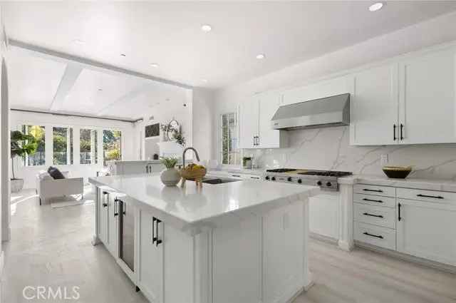 Single-family house For Sale in 32, Wharfside Drive, Newport Beach, California