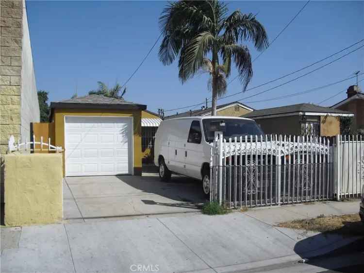 Single-family house For Sale in Firestone Park, California