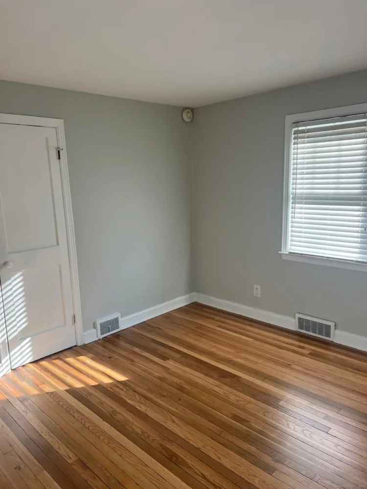 Single-family house For Sale in 300, Charles Street, Torrington, Connecticut