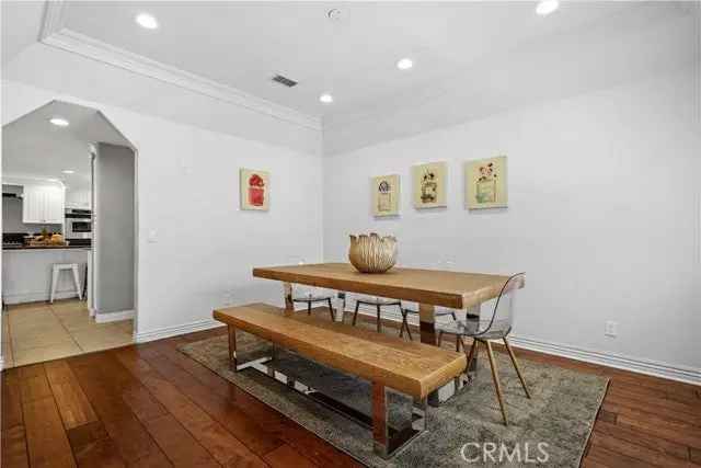 Single-family house For Sale in 21221, Mulholland Drive, Los Angeles, California