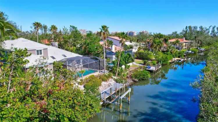 Single-family house For Sale in Longboat Key, Florida