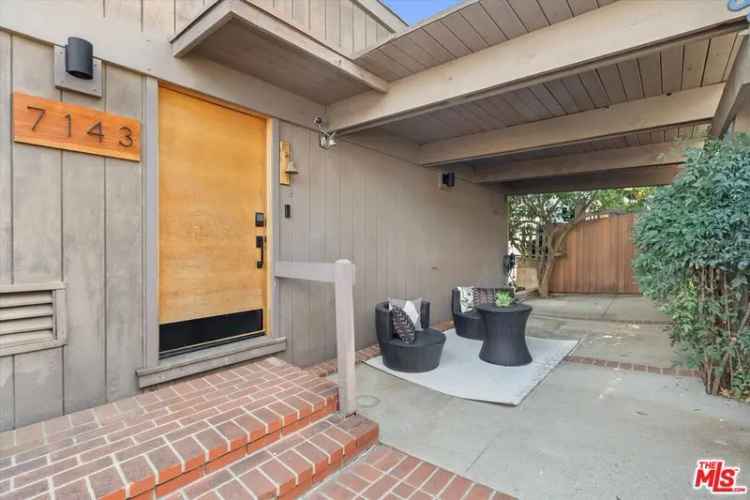 Single-family house For Sale in 7143, Woodrow Wilson Drive, Los Angeles, California